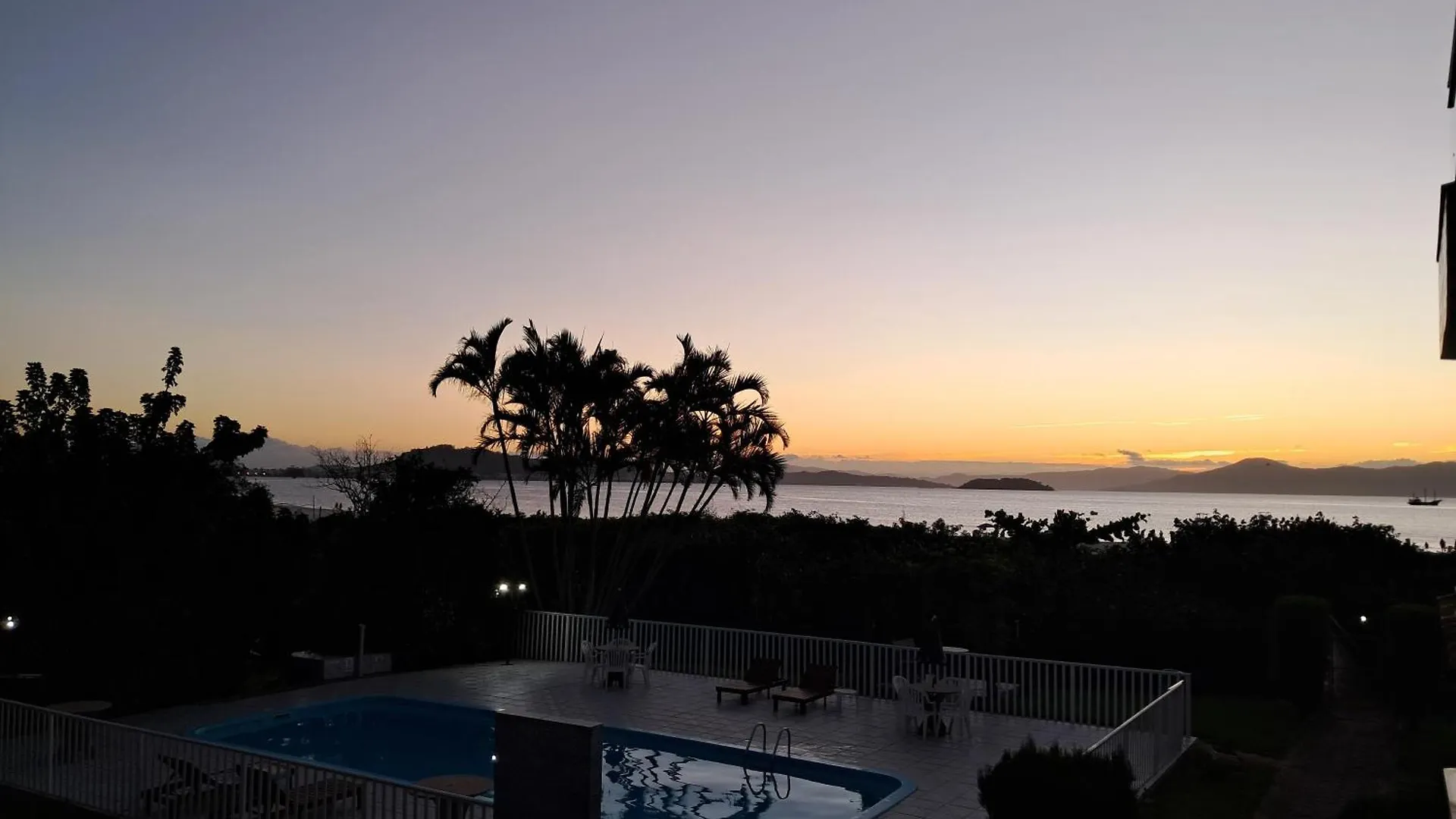 Casa de hóspedes Apartamento De 1 Dormitorio Com Vista Para Piscina E Praia Florianópolis