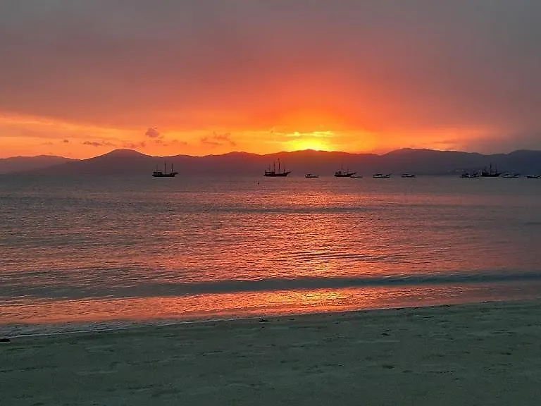 Casa de hóspedes Apartamento De 1 Dormitorio Com Vista Para Piscina E Praia Florianópolis