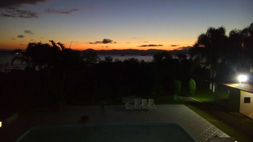 Apartamento De 1 Dormitorio Com Vista Para Piscina E Praia Florianopolis 0*,